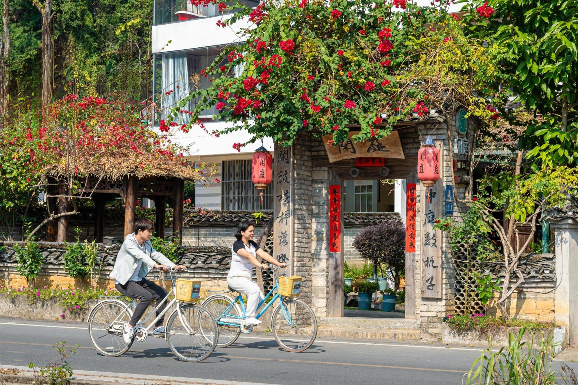 Leisure Courtyard Hotel Yangshuo-Free Shuttle Bus To Yangshuo Station Stay 2 Nights One Way Eksteriør bilde