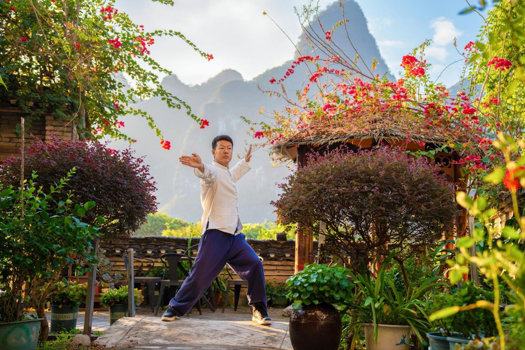 Leisure Courtyard Hotel Yangshuo-Free Shuttle Bus To Yangshuo Station Stay 2 Nights One Way Eksteriør bilde